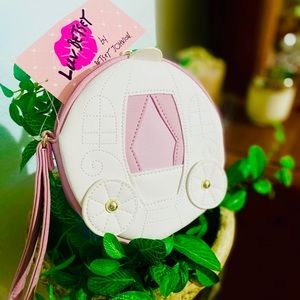 Betsey Johnson Large Carriage  Coin Purse 👛